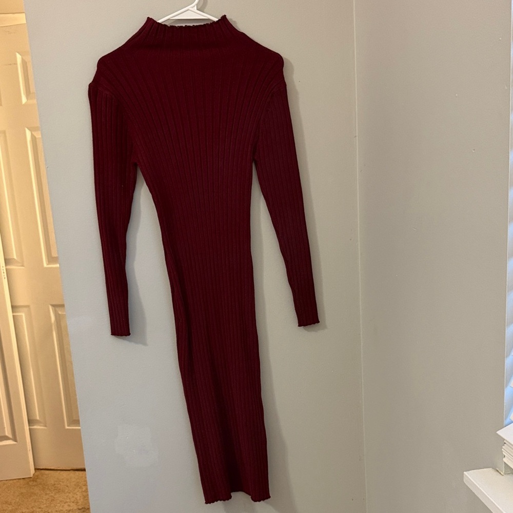 Slim Ribbed Long-Sleeve Midi Dress in Burgundy